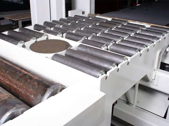 Material Handling Conveyor System on the HYDRASPLIT Stone Splitter from Park Industries