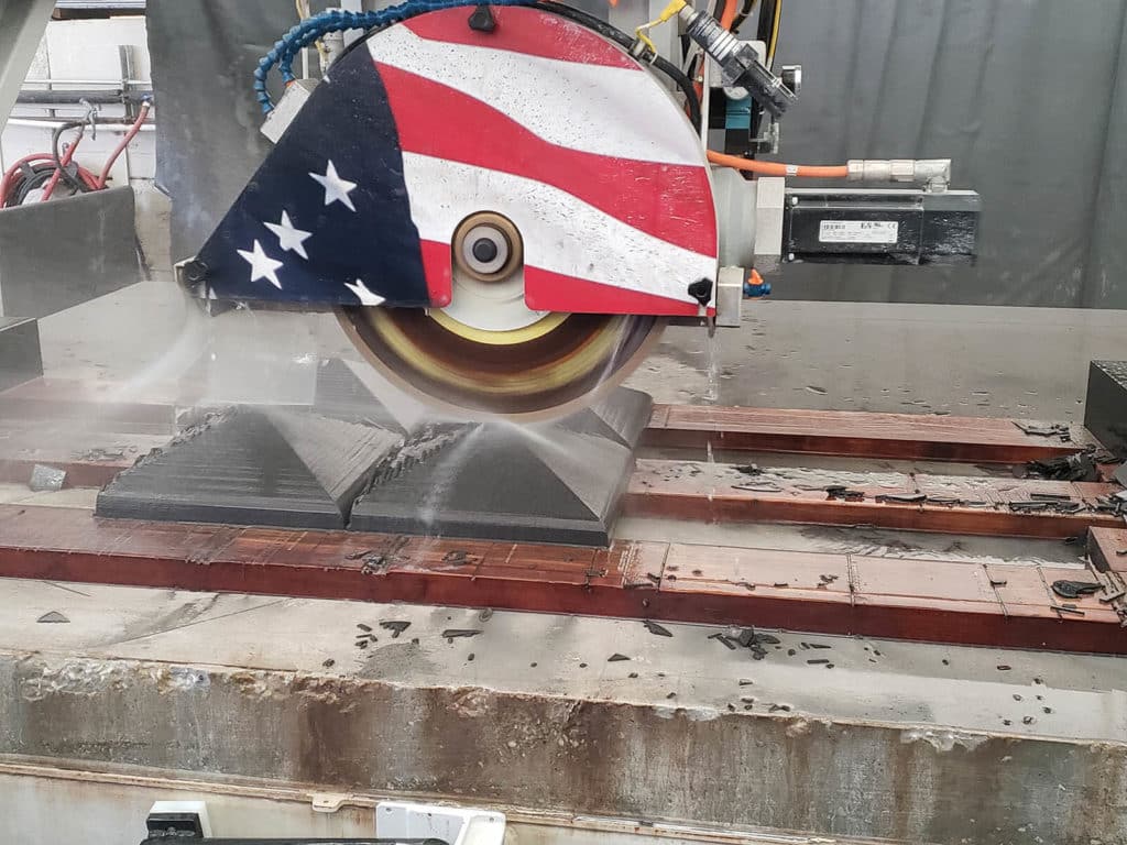 Cutting Capstone digitally | VOYAGER XP CNC Saw at Marenakos Rock Center